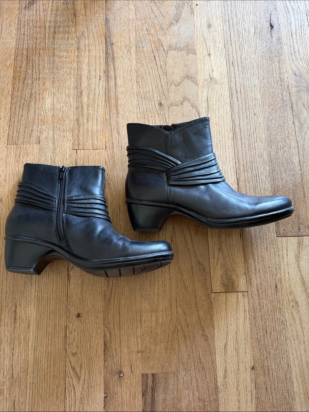 Clarks Wish Mood Black Leather Pleated Ankle Boots Booties Size 8